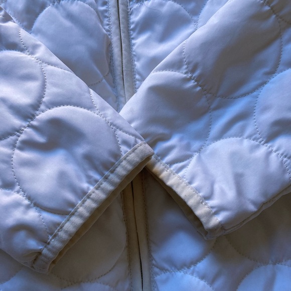 GAP White Quilted Jacket with Navy Logo Tag - Picture 4 of 9